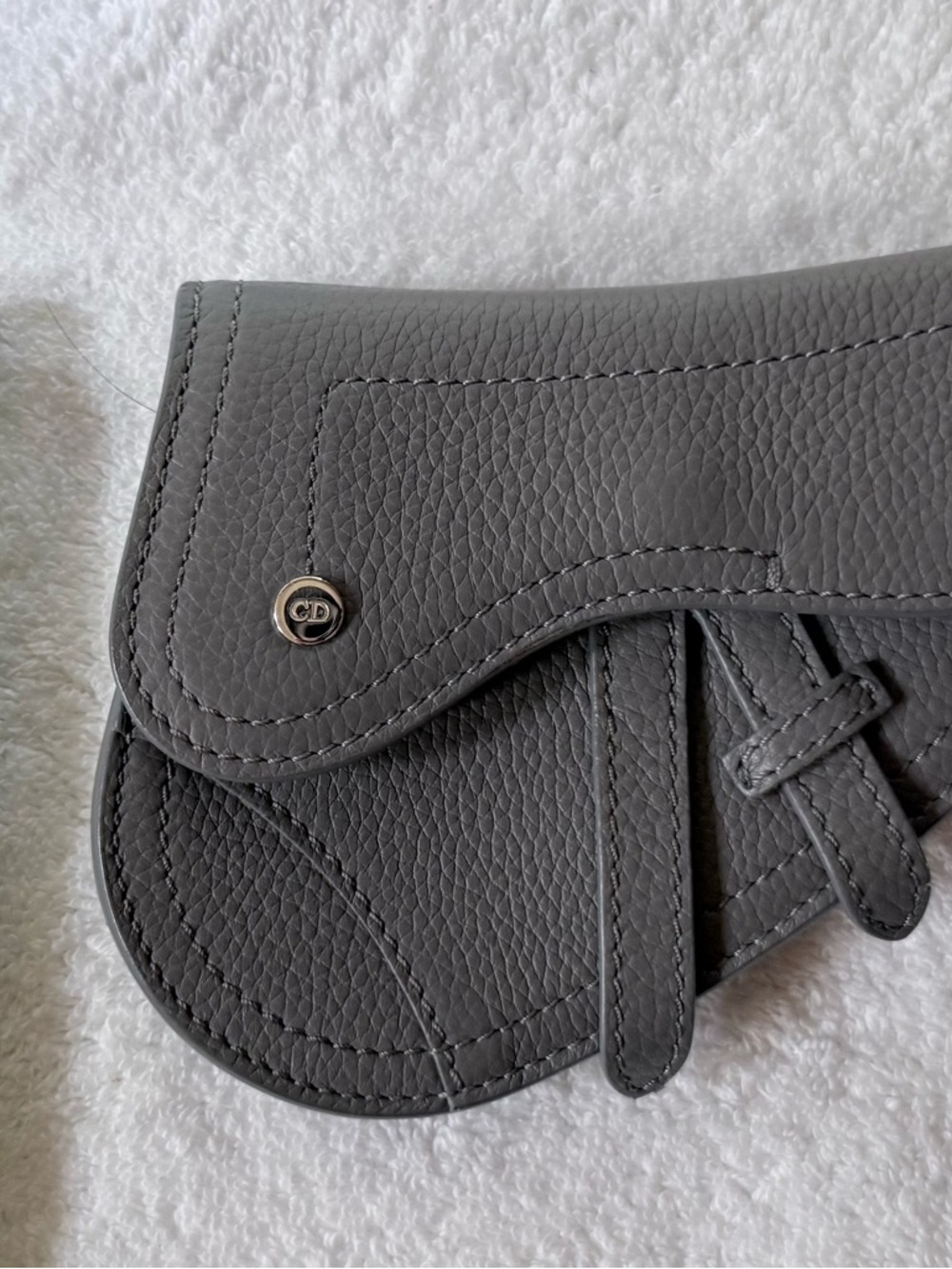 Christian Dior Saddle Key Ring Coin Pouch in grained calfskin leather. - Picture 9 of 10